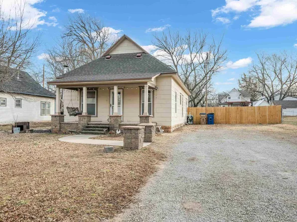 222 N Tracy St, Clearwater, KS 67026