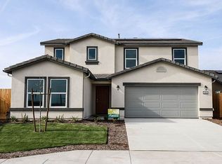 547 9th St, Sanger, CA 93657