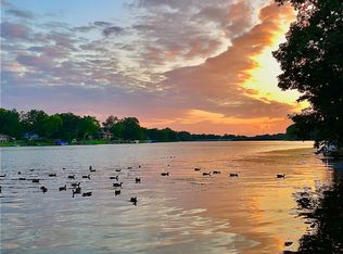 11925 River Dr, Mishawaka, IN 46545