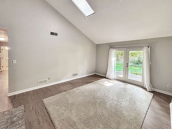 3rd image of 2026 N Cove Ct