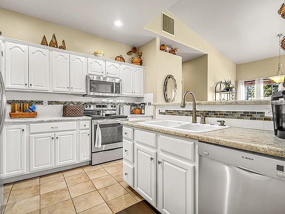 5th image of 450 Phyllis Dr #450