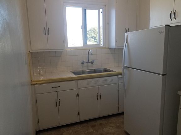 4th image of 727 Whipple Ave #3