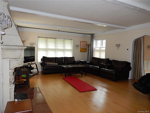 3rd image of 392 North St