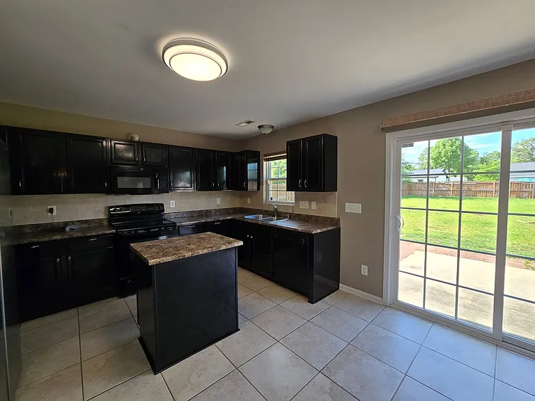 2012 Sir Michael Dr — Photo 9
