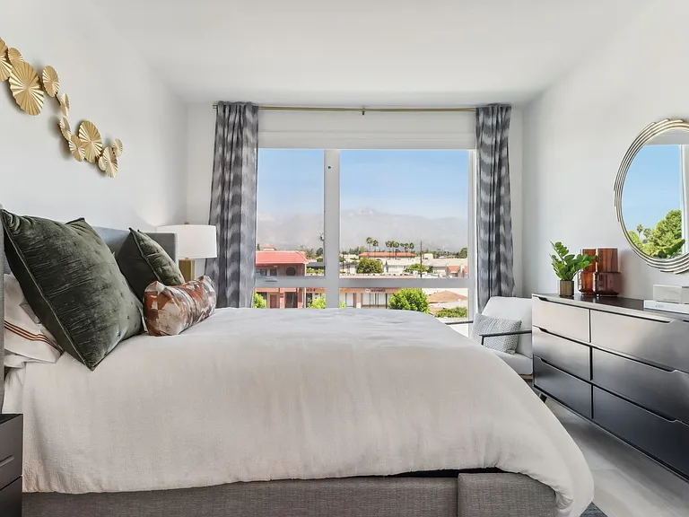 Begonia Place Luxury Apartments — Photo 16