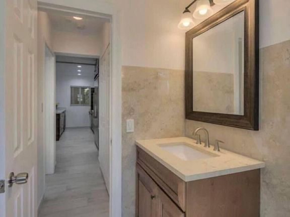 4th image of 655 Meridian Ave APT 1