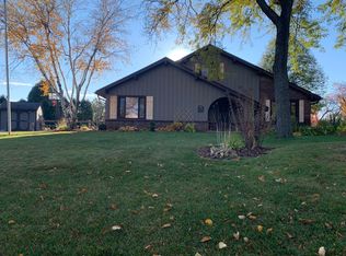 15135 W Lynwood Ct, New Berlin, WI 53151