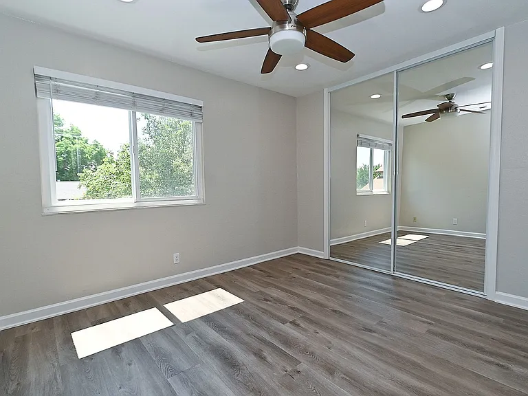 Upstairs Bedroom #4