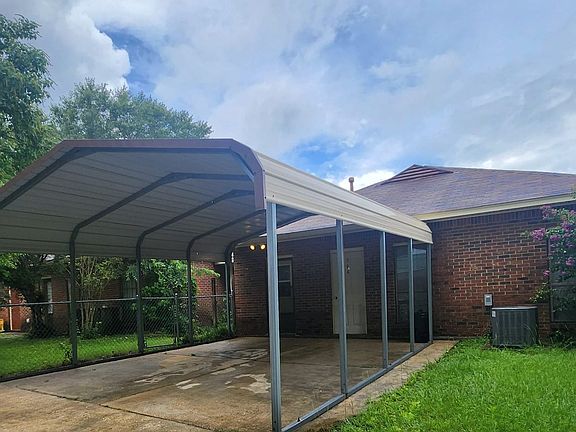 3rd image of 544 Sheila Blvd