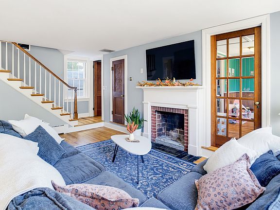 3rd image of 104 Harper Ct