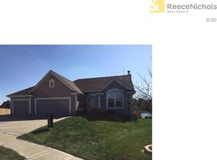 1701 NE 197th Ct, Smithville, MO 64089