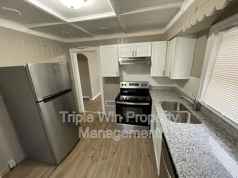 802 Rowles Ave — Photo 13
