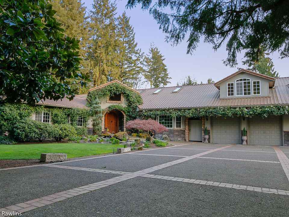 3822 Lake Grove Avenue . . .
