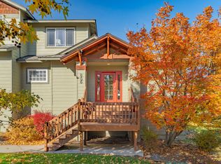 855 Golden Pheasant Dr, Redmond, OR 97756