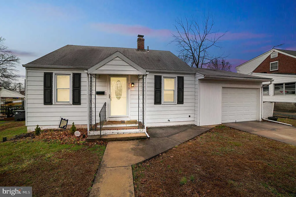 859 Logan St photo 1