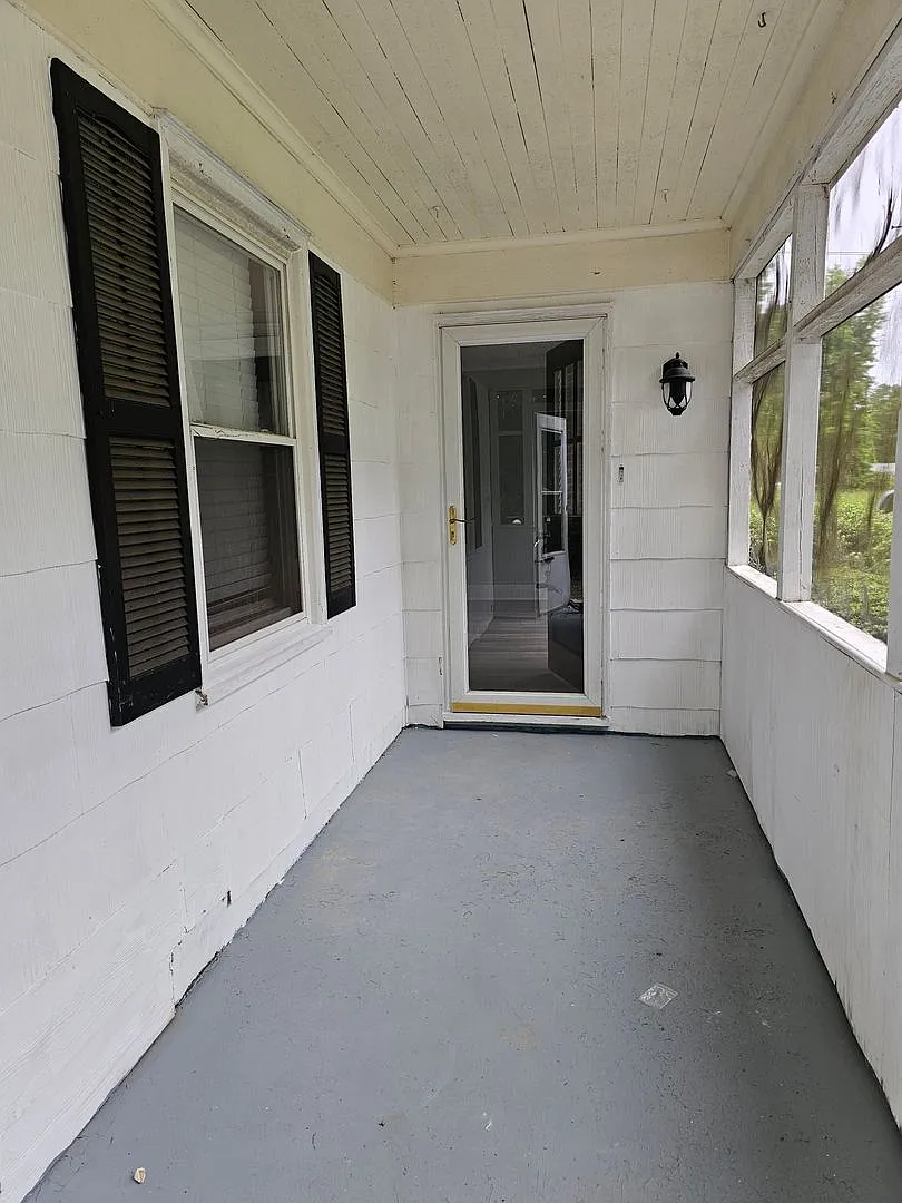 Charming 2 Bedroom Apartment located Minutes Outside of Downtown Sanford — Photo 3