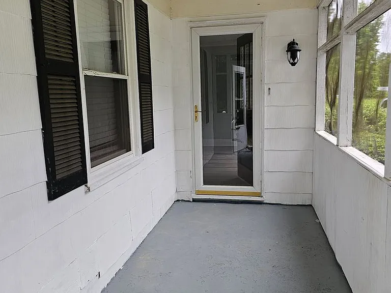 468 Hillcrest Ave — Photo 3