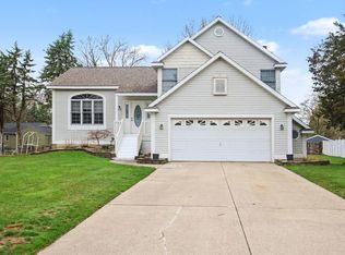 477 Pine Wood Ct, Holland, MI 49424