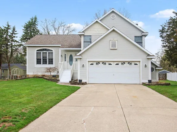 477 Pine Wood Ct, Holland, MI 49424