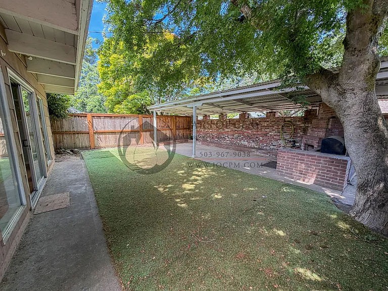 1635 Roosevelt St NE — Photo 9