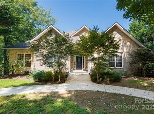 47 Timberwood Dr, Asheville, NC 28806