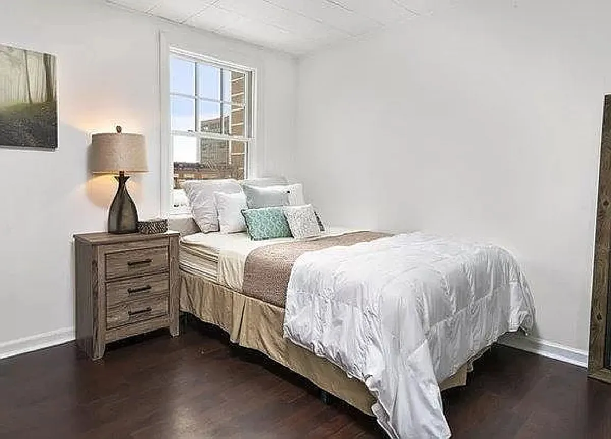 Studio, 1.0 bath, $1,550 — Photo 4