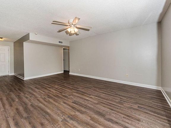 4th image of 300 Thompson Dr