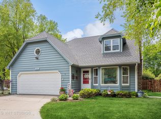 674 S 7th St, West Dundee, IL 60118