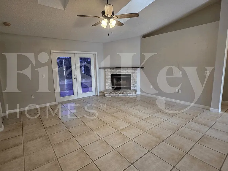 213 Autumn Ridge Rd — Photo 4