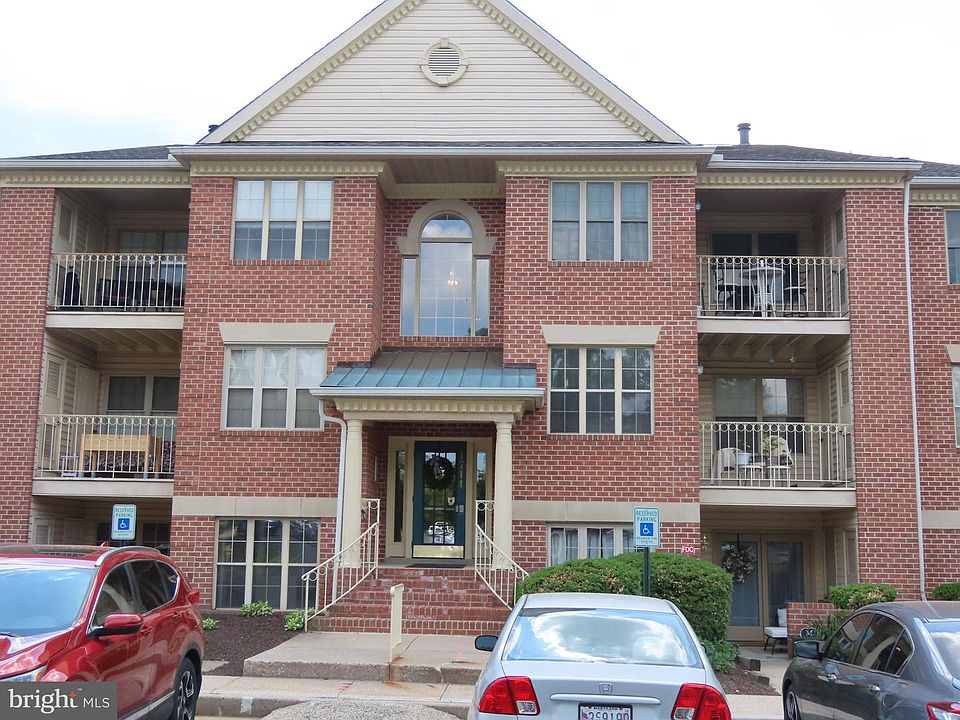 1st image of 1714 Landmark Dr #1J