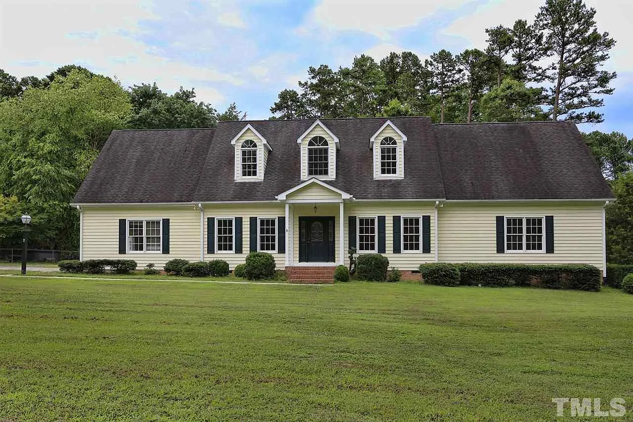 4 bed, 3.5 bath, 2864 sqft, $2,995 — Photo 1