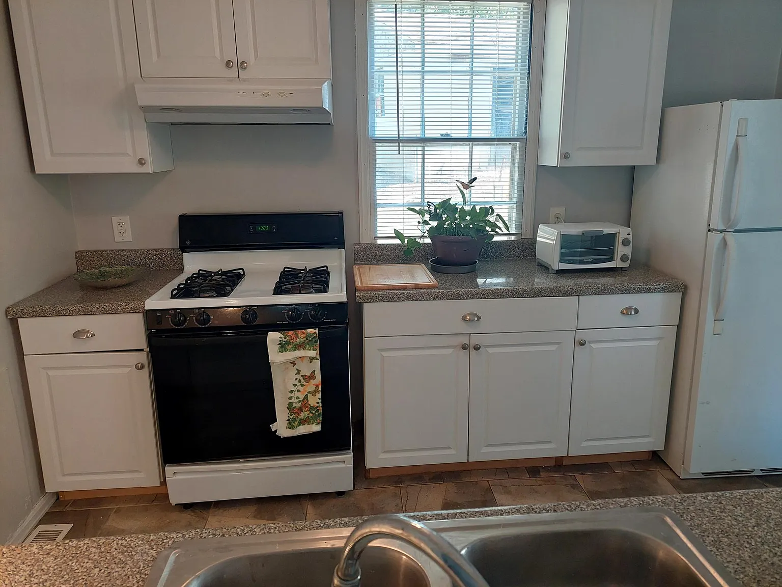 2 bed, 630 sqft, $1,800 — Photo 3