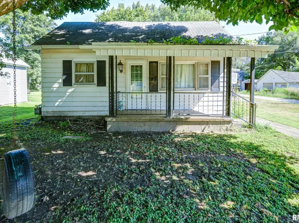 306 W 5th St, Pana, IL 62557