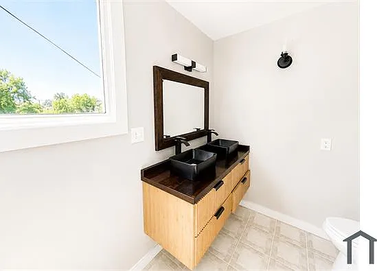 3 bed, 2000 sqft, $2,300 — Photo 2