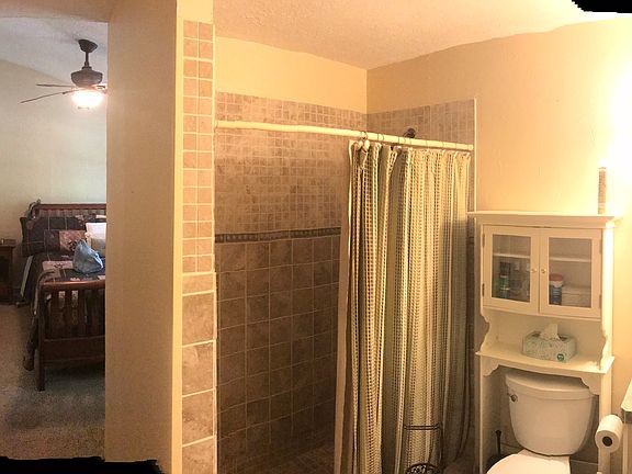 Bath in second bedroom 