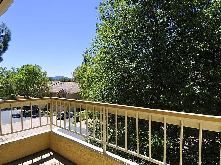 3055 E Hillcrest Dr — Photo 17