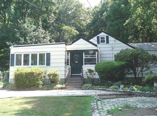 24 Middleville Rd, Northport, NY 11768