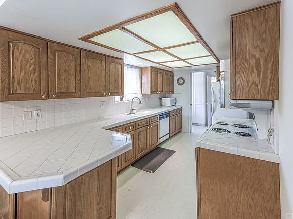 5th image of 10052 Densmore Ave