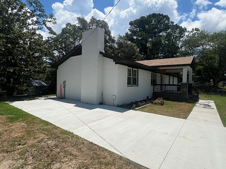 418 Clarendon Ave — Photo 3