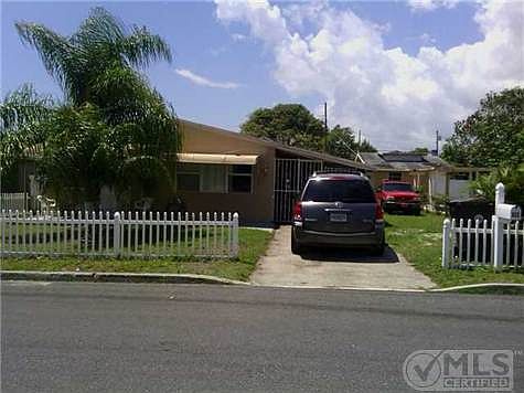 1st image of 822 Kaye St