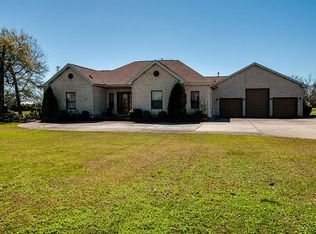 9026 N Point Dr, Beach City, TX 77523