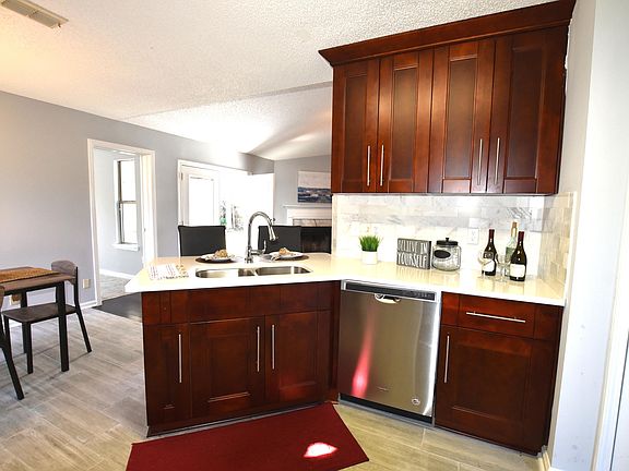 3rd image of 5406 Emerald Reef Ct
