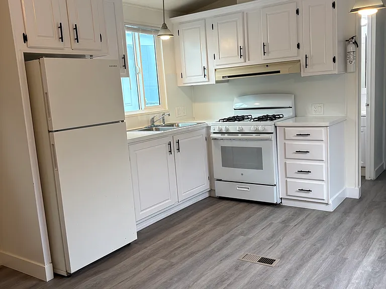 12265 Woodruff Ave #28 — Photo 10