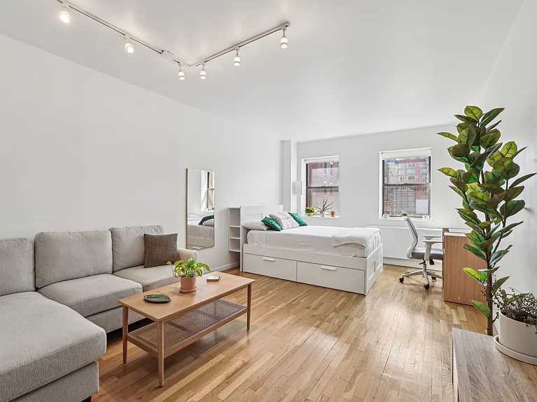 186 W 80th St #7F — Photo 1