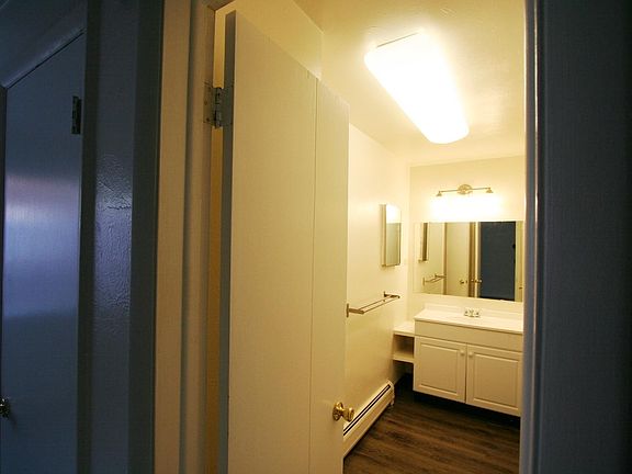 4th image of 1443 Race St APT 33