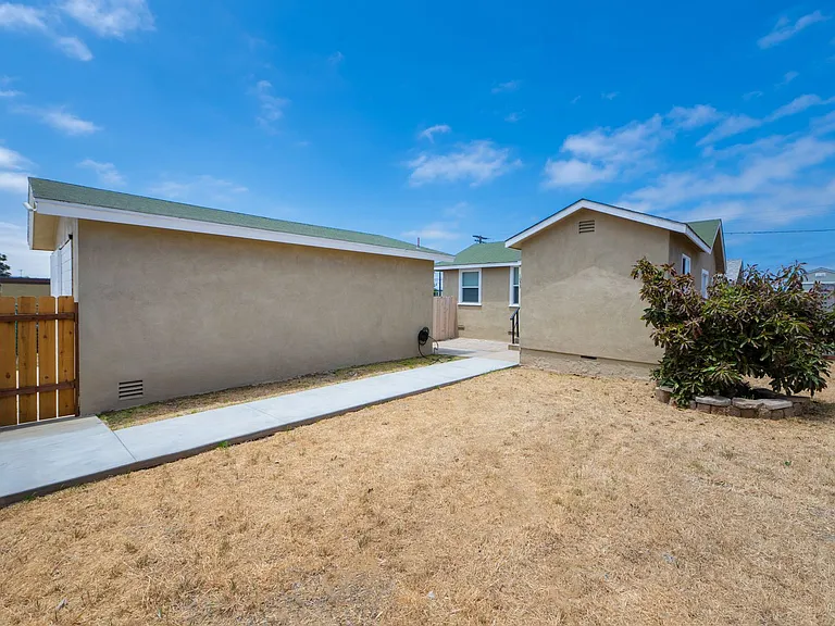 1053 Florence St — Photo 27