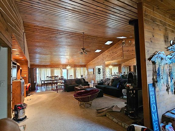 3rd image of 120 Lookout Peak Rd
