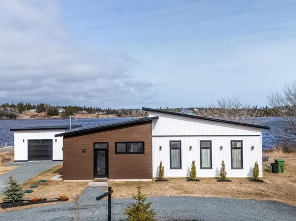 1612 Crowell Rd, Halifax, NS B2Z 1N5