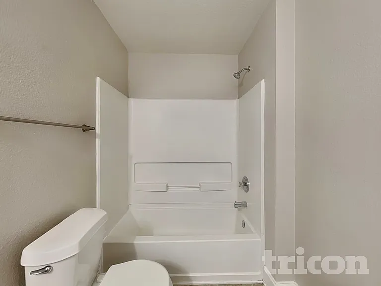 451 Presidents Ct — Photo 13
