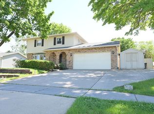 4109 Utica Ridge Rd, Bettendorf, IA 52722